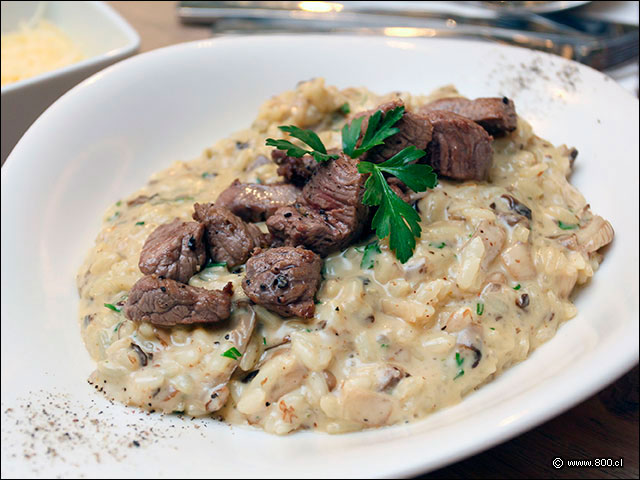 El goloso Risotto Funghi, con un arroz arboreo algo pasado de punto - Vapiano (Providencia)